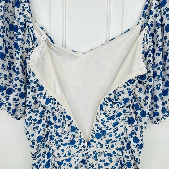 All in Favor Women's Blue and White Floral Ruched Mini Dress  Size L half sleeve - Picture 8 of 13